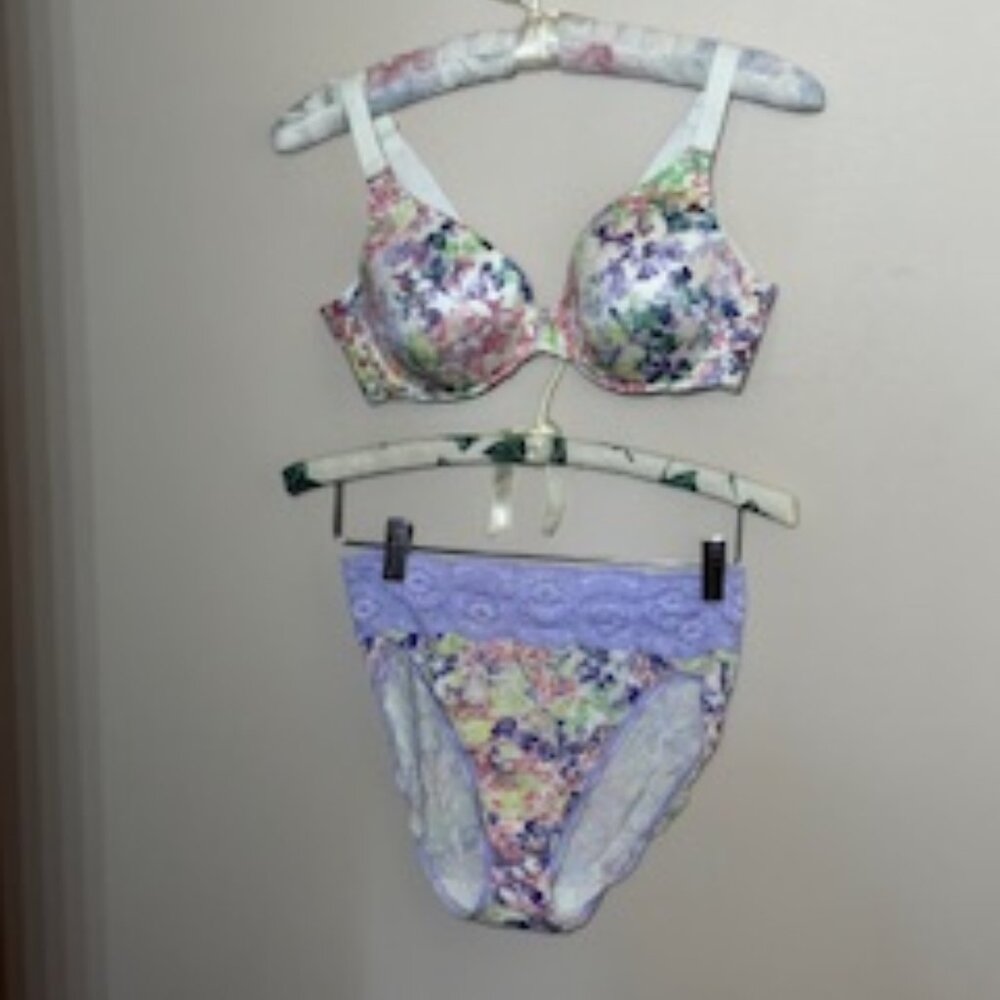 Soma Vanishing Back Bra (36B) NWT + 2 Undies (M) NWOT
